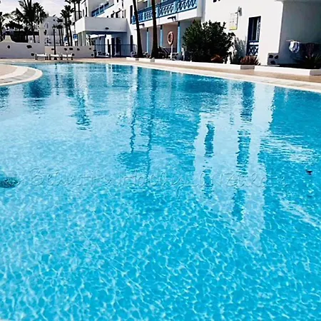 Bellissima 200m From The Ocean With Pool, Wifi & Sat-tv Апартаменти